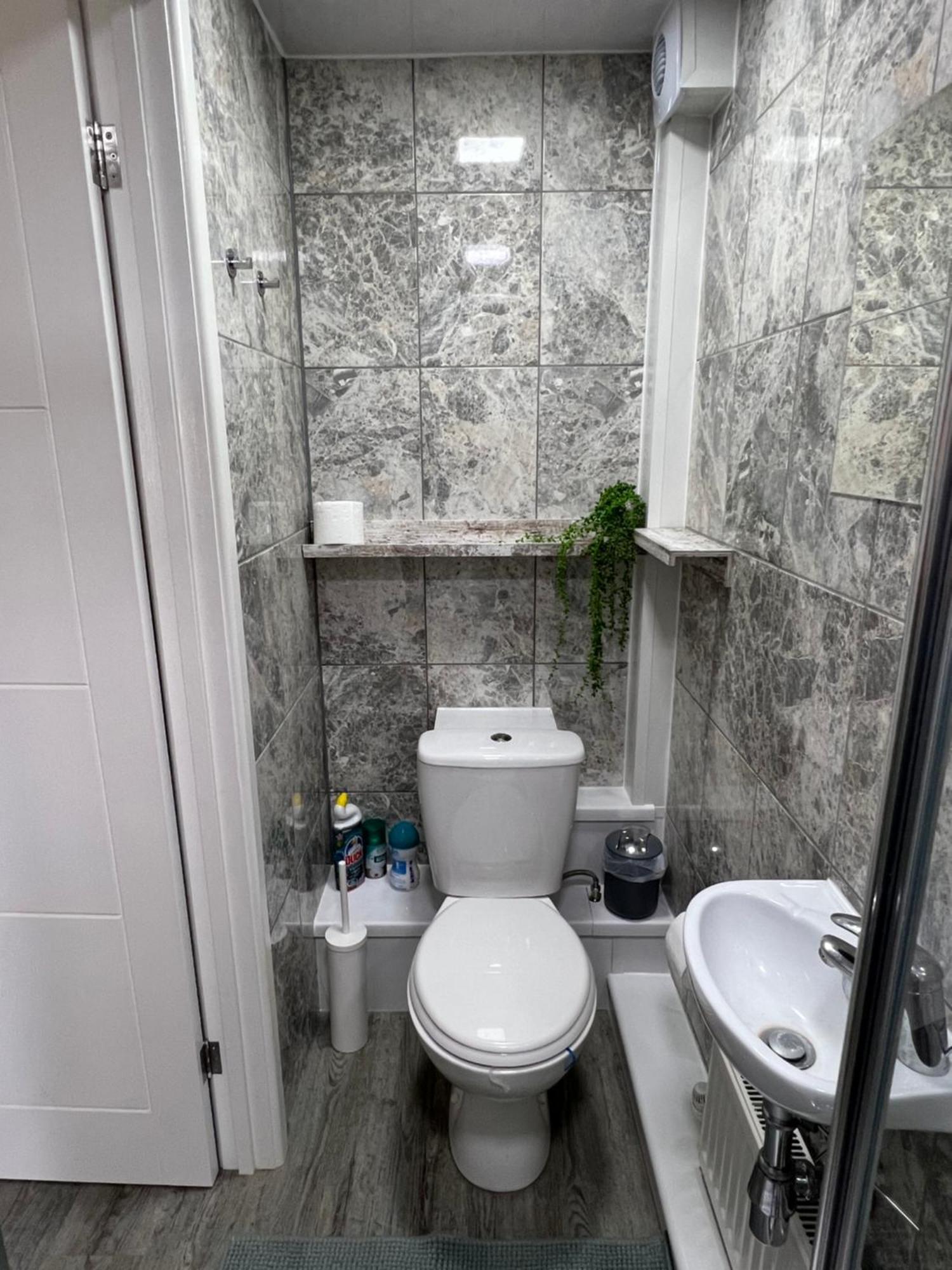 Studio In Private House Near Central Milton Keynes Appartement Buitenkant foto