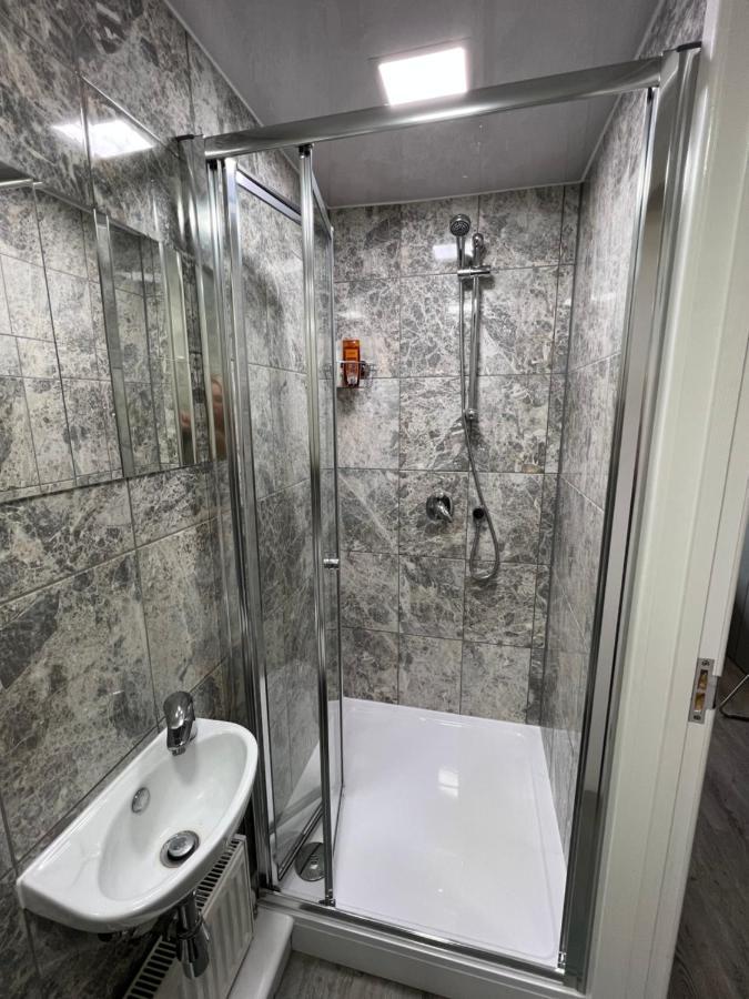 Studio In Private House Near Central Milton Keynes Appartement Buitenkant foto